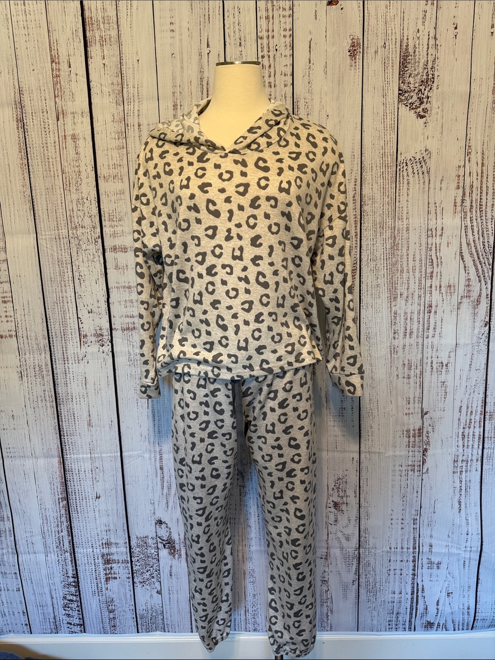 Pj Couture Cream and Gray Leopard Hooded Pajama Set
